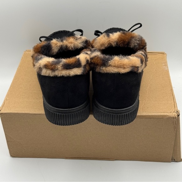 Journee Collection Midnight Black Faux Fur Moccasins Size 6 - Picture 4 of 8